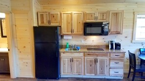 Deluxe Cabin, 1 Bedroom, Non Smoking, Kitchenette | Private kitchen | Fridge, microwave, coffee/tea maker, freezer