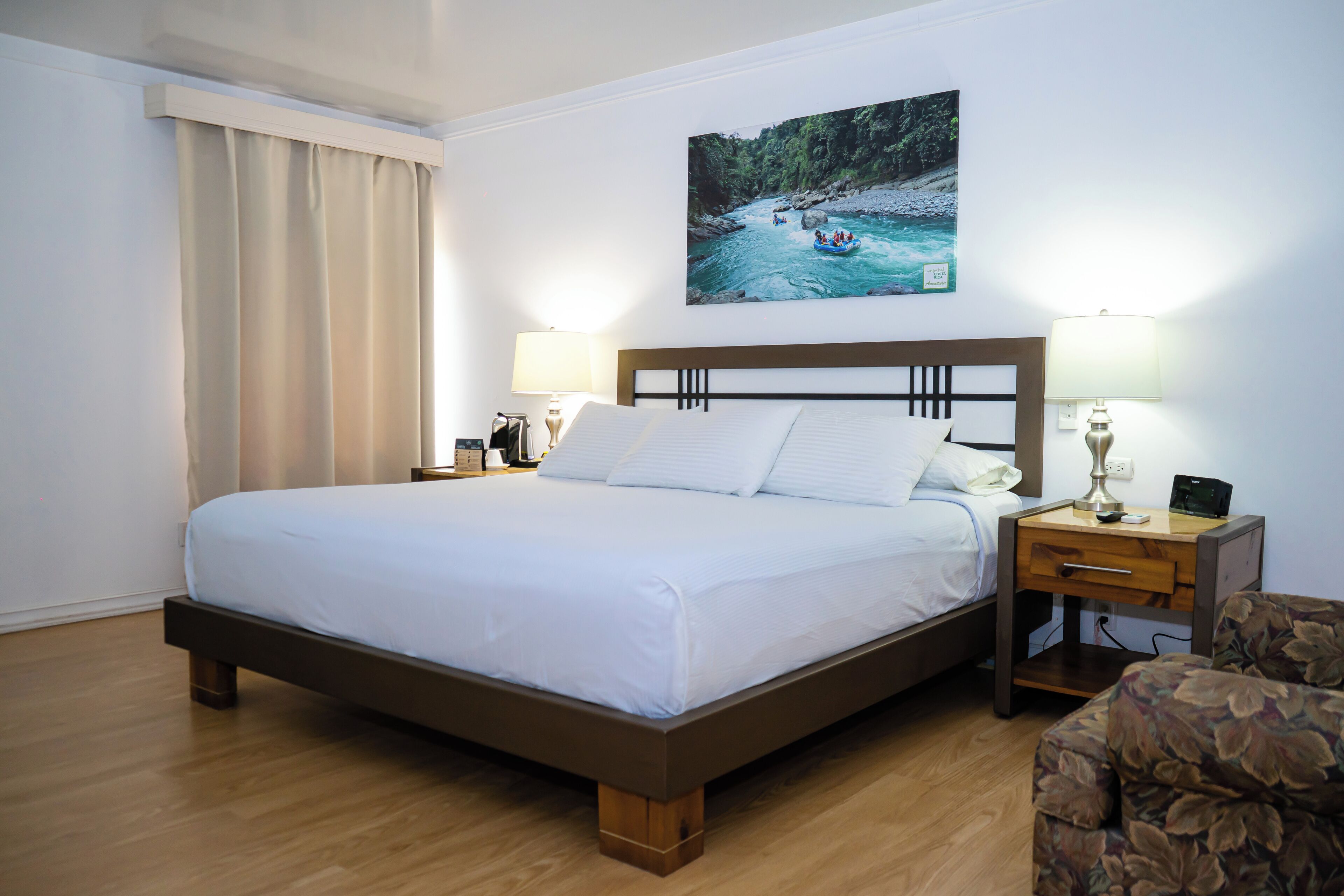 Kamar Junior, 1 Tempat Tidur King | Seprai premium, tempat tidur Tempur-Pendic, dan meja kerja