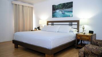 Kamar Junior, 1 Tempat Tidur King | Seprai premium, tempat tidur Tempur-Pendic, dan meja kerja