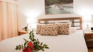 Junior Room, 1 King Bed | Premium bedding, Tempur-Pedic beds, desk, iron/ironing board - Hotel Zima (San Isidro de El General)
