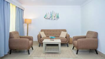 Habitación Deluxe | Ropa de cama de alta calidad, colchones Tempur-Pedic, escritorio