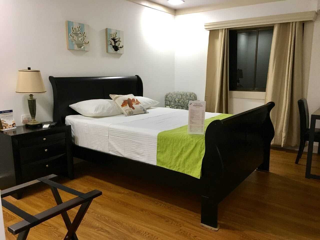 Literie de qualité supérieure, matelas Tempur-Pedic, bureau