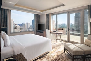 Presidential Suite (Lounge Access) | Premium bedding, minibar, in-room safe, desk - Radisson Blu Plaza Bangkok (Bangkok)