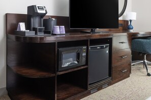 A compact kitchenette with a microwave, coffee maker, and a flat-screen TV on a wooden cabinet. - Hilton Garden Inn Washington DC/Georgetown Area (Washington)