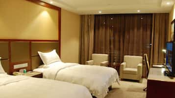 In-room safe, desk, free WiFi