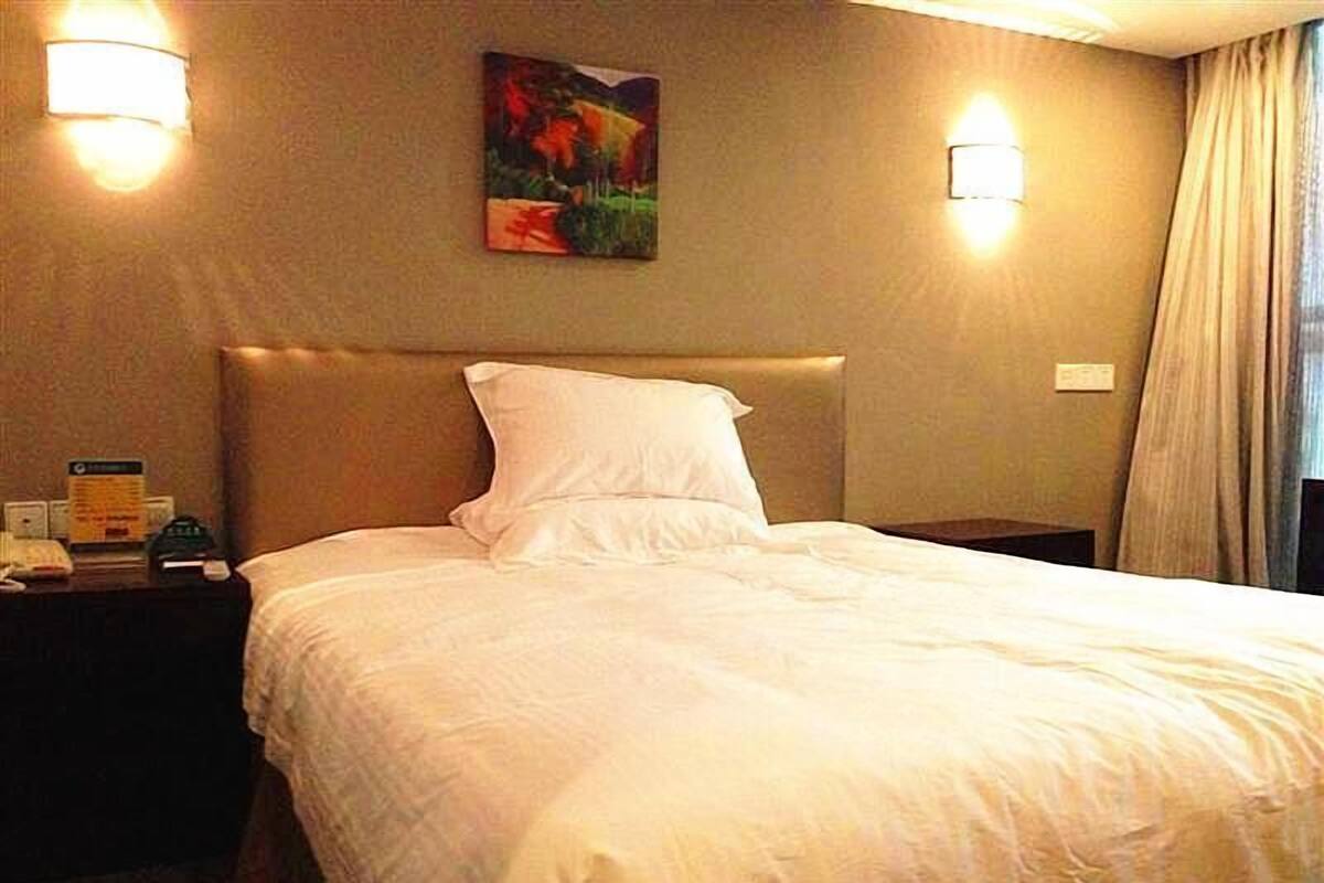 Habitación, 1 cama de matrimonio, con vistas | Escritorio y wifi gratis
