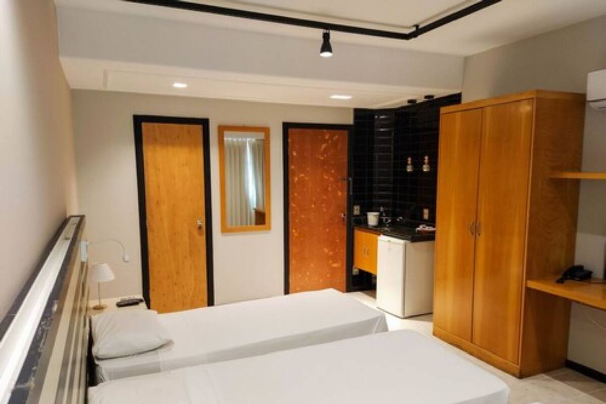 Habitación triple Premium | Minibar, escritorio, wifi gratis y ropa de cama