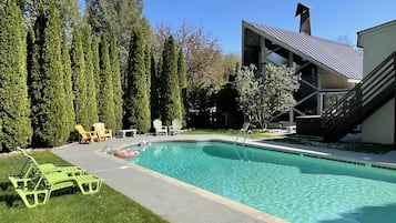 Seasonal outdoor pool, sun loungers