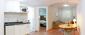 Standaard tweepersoonskamer, 1 tweepersoonsbed | 1 slaapkamer, een minibar, een bureau, geluiddichte muren