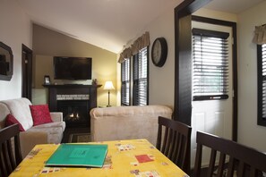 Flachbildfernseher, Kamin, DVD-Player, MP3-Dockingstation