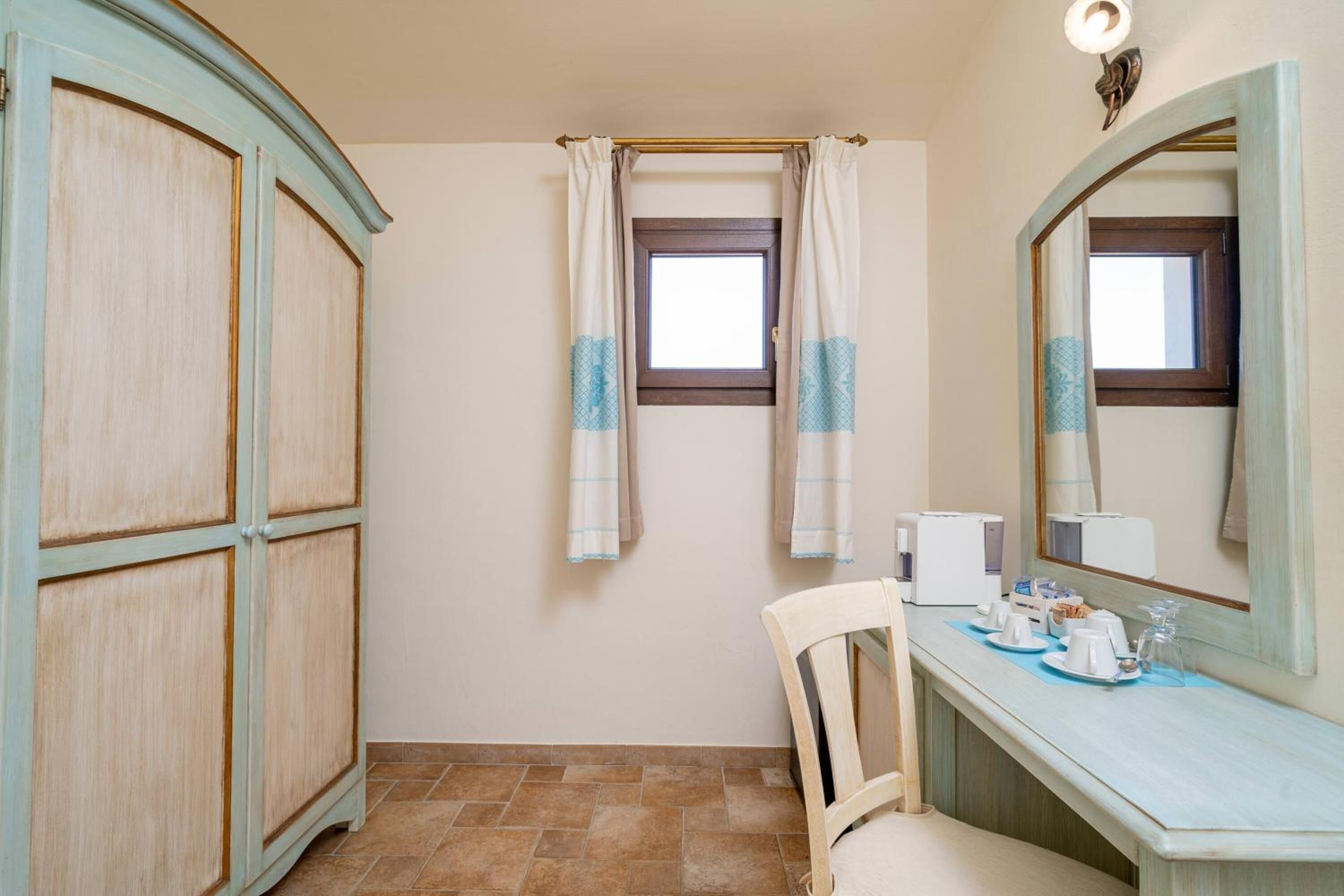 double room, patio, garden view | bathroom | shower, free toiletries, hair dryer, bidet