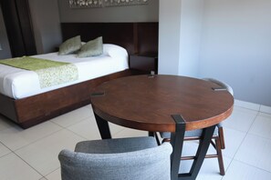 Business Room | Down comforters, memory foam beds, in-room safe, individually furnished