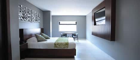 Camera Business | Copriletto in piuma, materassi in memory foam, una cassaforte in camera