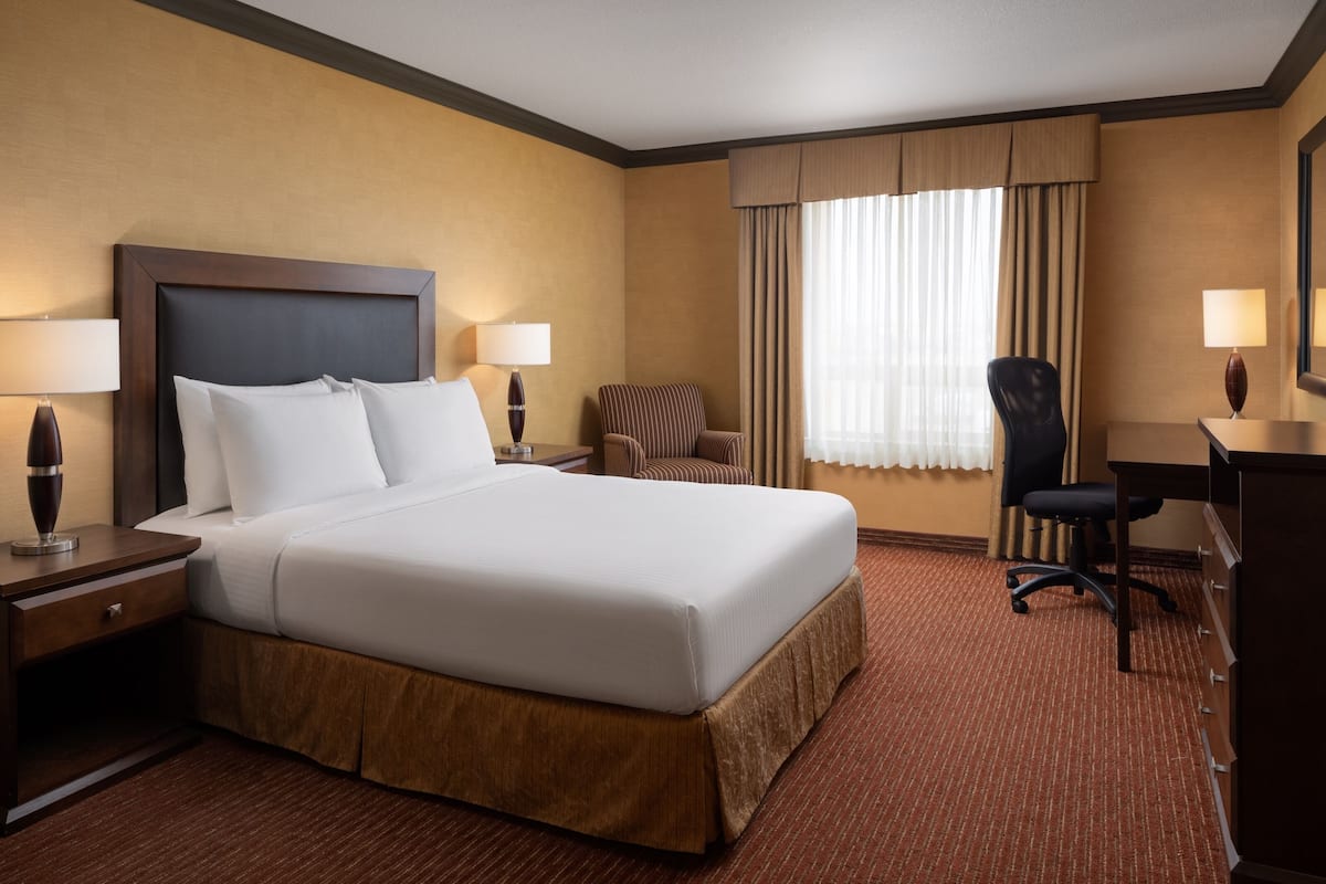1 bedroom, premium bedding, pillowtop beds, desk