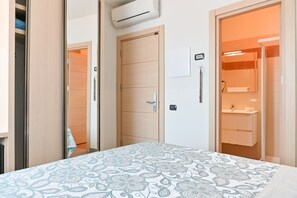 Double Room Single Use | In-room safe, free WiFi, bed sheets - Hotel Marco's (Como)