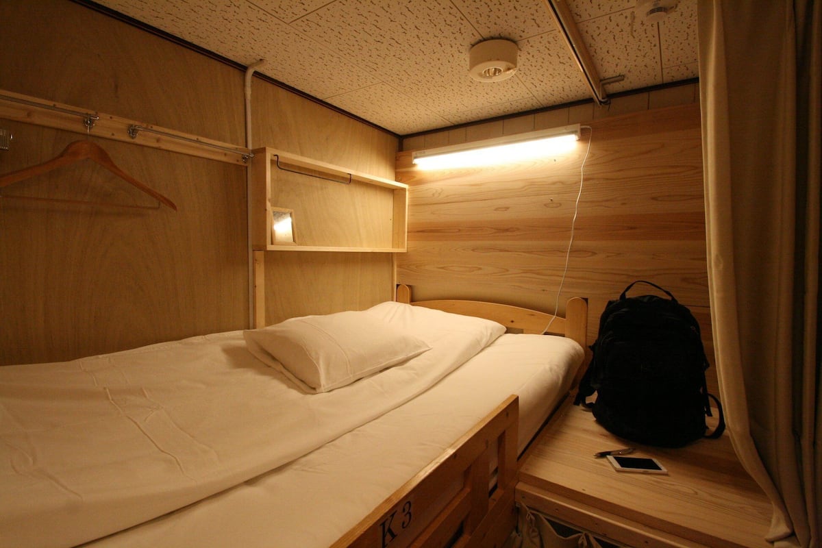 Shared Dormitory, Mixed Dorm | Peti besi dalam bilik, dihias secara berasingan