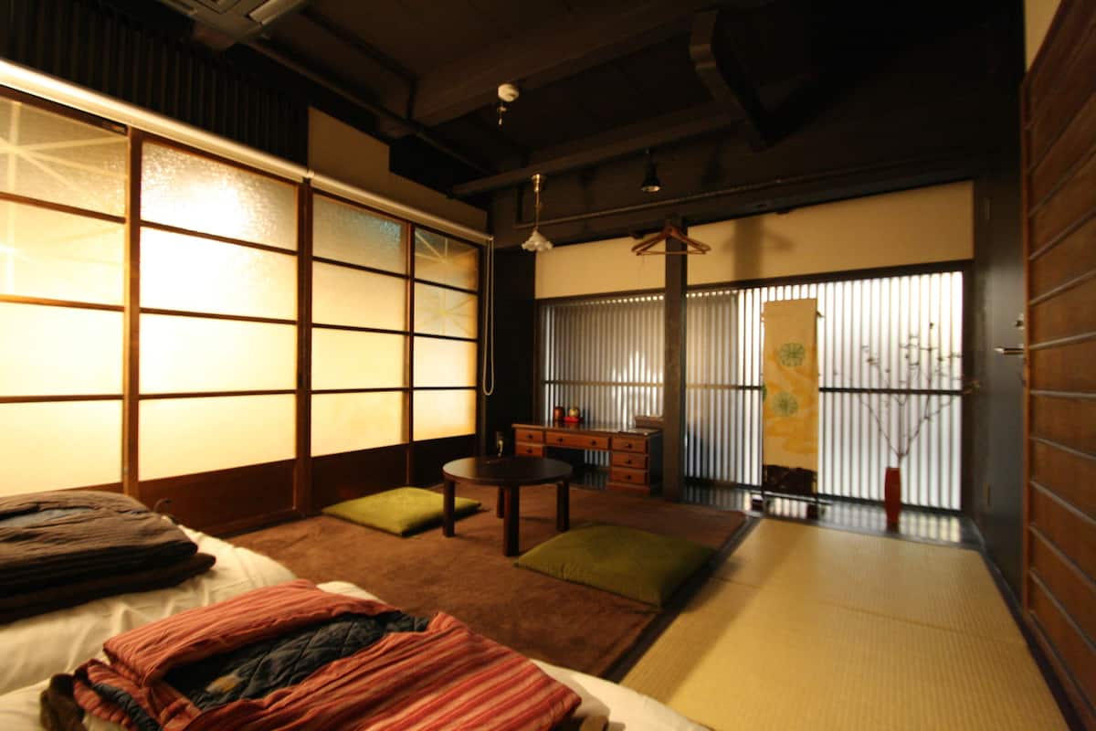 Classic Twin Room, Non Smoking | Peti besi dalam bilik, dihias secara berasingan