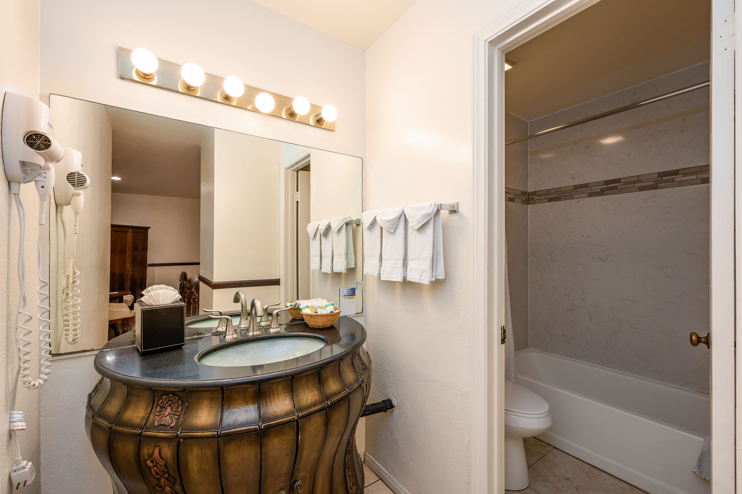 standard quadruple room, ensuite (standard two queen room ) | 1 bedroom, iron/ironing board, free wifi, bed sheets