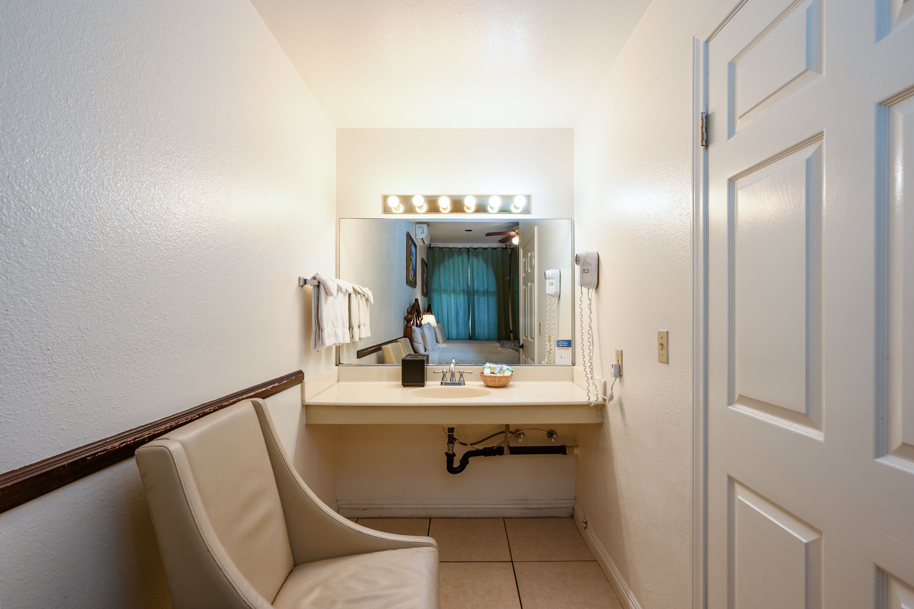 superior quadruple room, accessible, private bathroom (ada- 2 queens) | bathroom | free toiletries, hair dryer, towels
