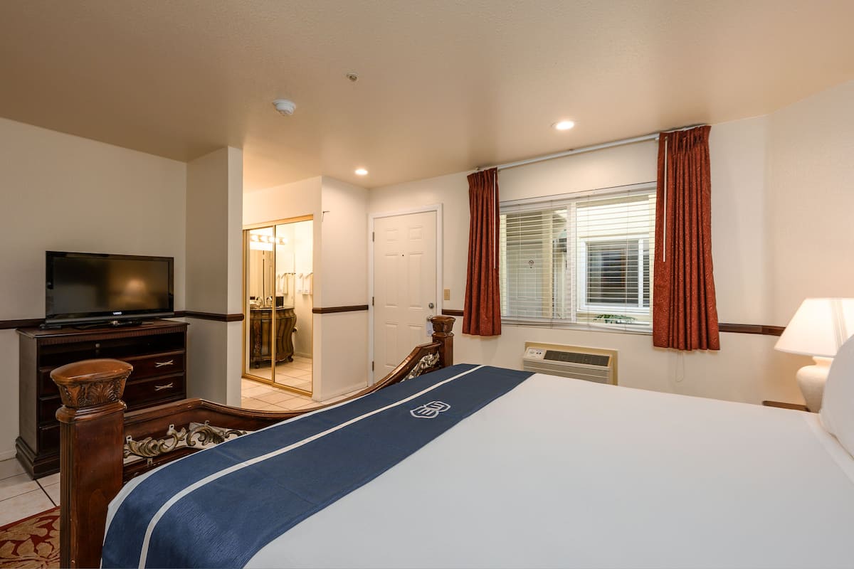 standard double room, ensuite (standard room king) | 1 bedroom, iron/ironing board, free wifi, bed sheets