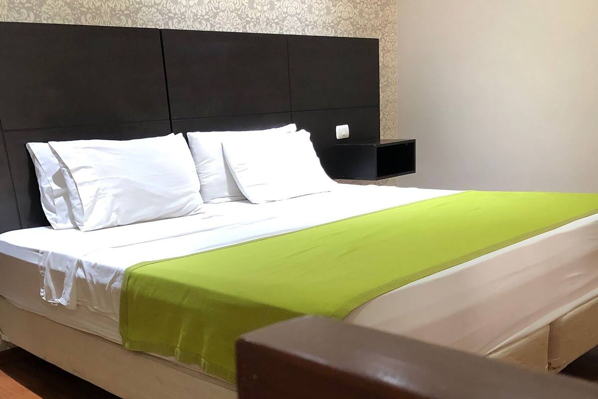 Standard-Loft, 1 Schlafzimmer, Küche | Schreibtisch, Bügeleisen/Bügelbrett, kostenloses WLAN, Bettwäsche