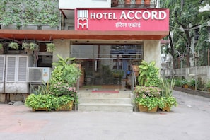 Front of property - Hotel Accord Mumbai (Mumbai)