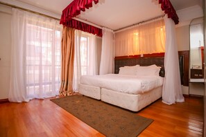 Habitación individual estándar | Camas con efecto memoria, cortinas blackout, wifi gratis y ropa de cama 