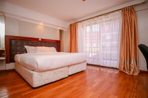Habitación individual estándar | Camas con efecto memoria, cortinas blackout, wifi gratis y ropa de cama 