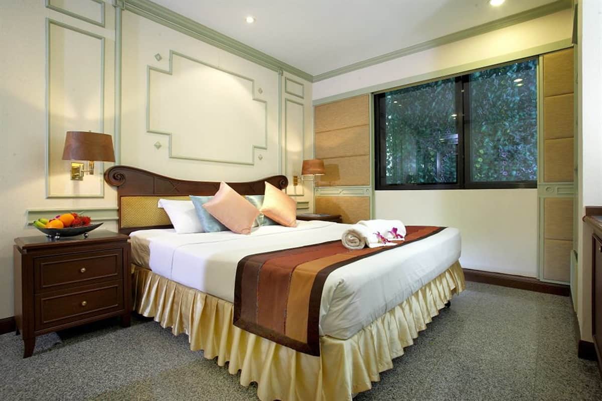 Free minibar items, in-room safe, desk, iron/ironing board