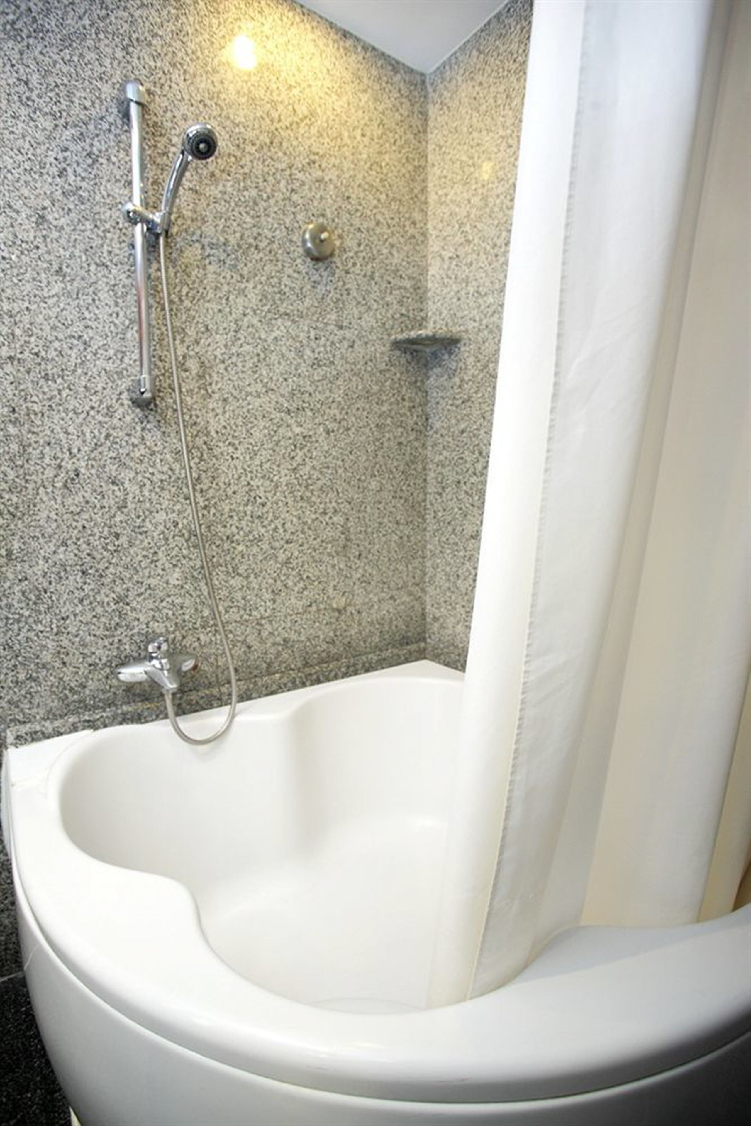 combined shower/bathtub, deep-soaking bathtub, rainfall showerhead