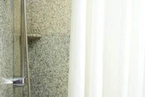 Duschwanne, Komfortbadewanne, Regendusche, kostenlose Toilettenartikel