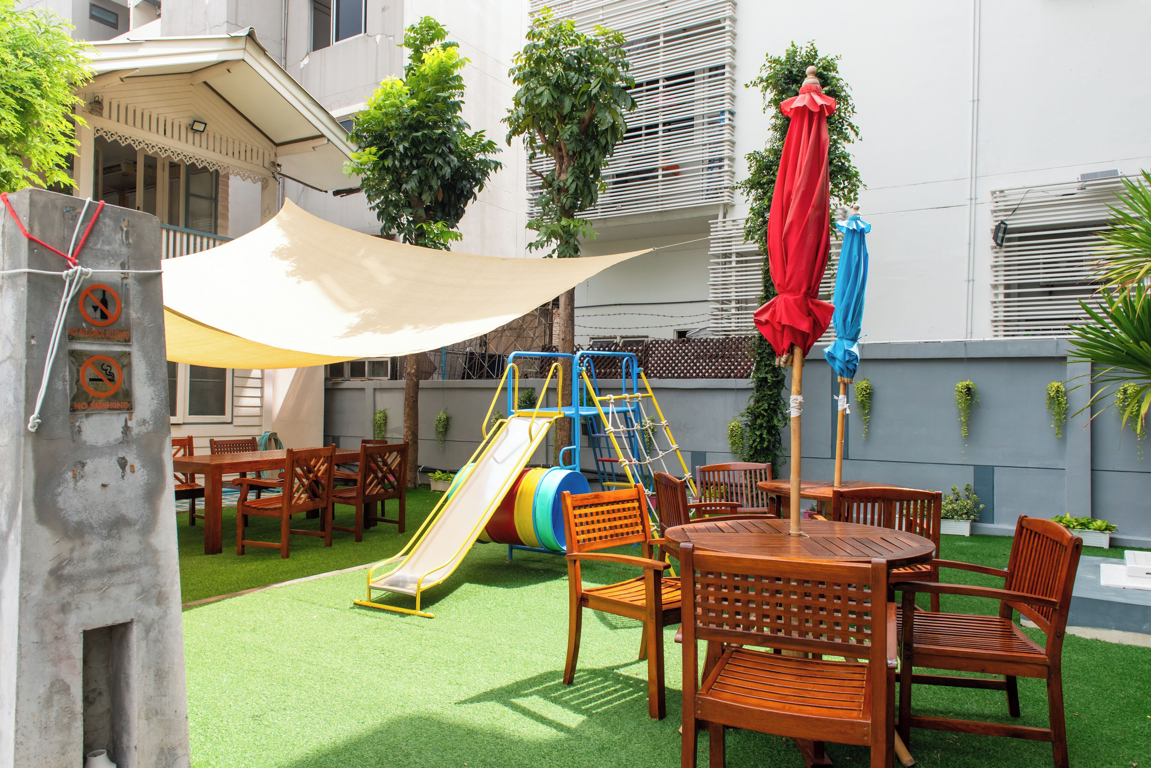 Children’s play area – outdoor