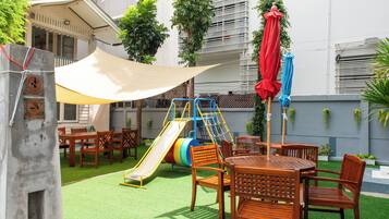 Children’s play area – outdoor