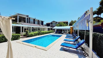Outdoor pool, sun loungers