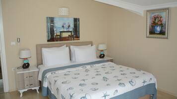 Dobbeltrom – standard, ikke-røyk, terrasse | Safe på rommet, lydisolert, wi-fi (inkludert) og sengetøy