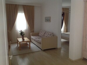 Comfort-Suite | Zimmersafe, schallisolierte Zimmer, kostenloses WLAN, Bettwäsche