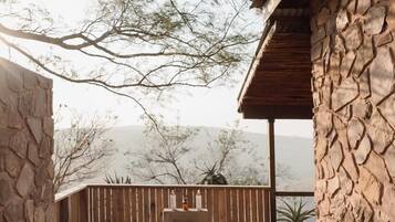 Serengeti | Badezimmer | Komfortbadewanne, kostenlose Toilettenartikel, Haartrockner