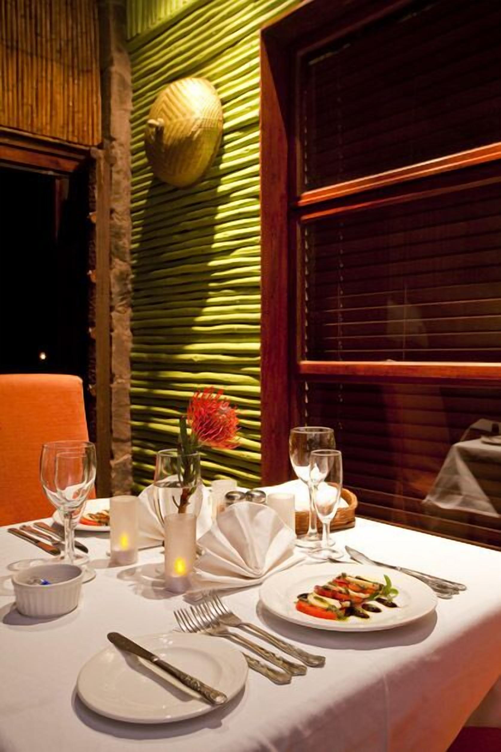 Aperto a colazione, pranzo e cena, cucina africana 