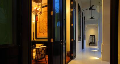 99 The Gallery Hotel