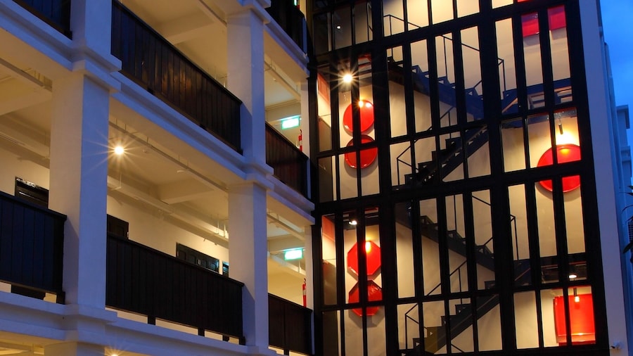 99 The Gallery Hotel