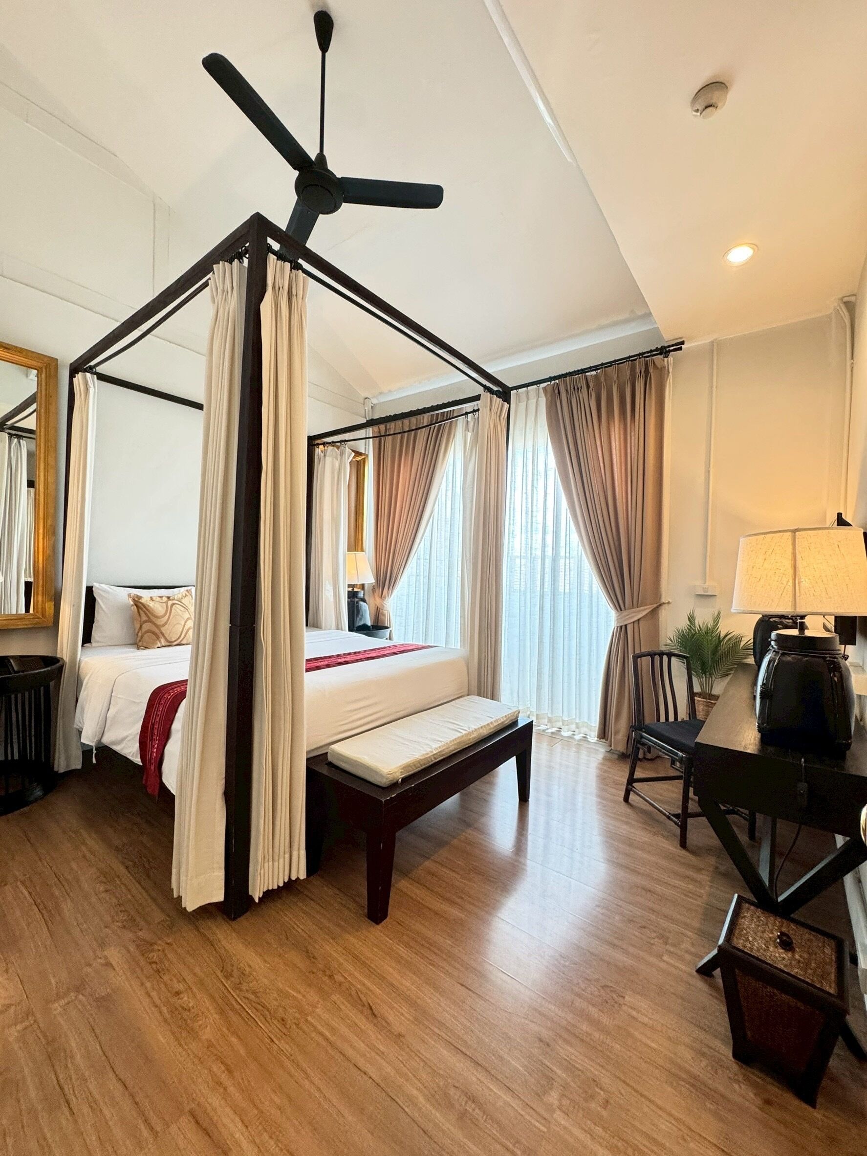 99 Deluxe Double | Pillowtop beds, free minibar items, in-room safe, desk