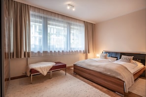 Apartment, 2 bedrooms, mountain view (final cleaning fee 90 EUR ) | Roupas de cama antialérgicas, cofres nos quartos, escrivaninha