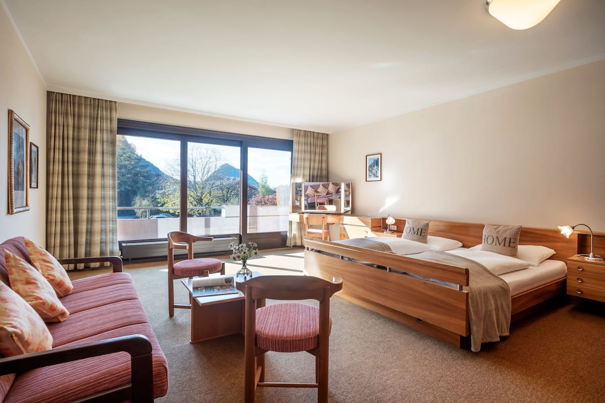 Apartment, 4 Bedrooms, Patio, Mountain View (cleaningfee 120 EUR) | Hypo-allergenic bedding available, in-room safe, desk, blackout drapes