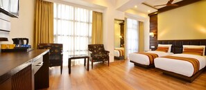 Minibar, in-room safe, individually decorated, blackout curtains - Hotel Metro Heights (New Delhi)