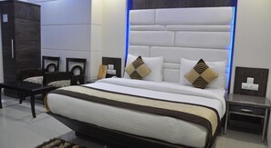 Executive Double Room, 1 Double Bed, City View | Free minibar items, in-room safe, desk, iron/ironing board - Hotel Staywell DX (New Delhi)