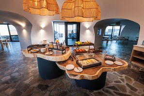 Free daily buffet breakfast  - Rostock Ritz Desert Lodge (Solitaire)