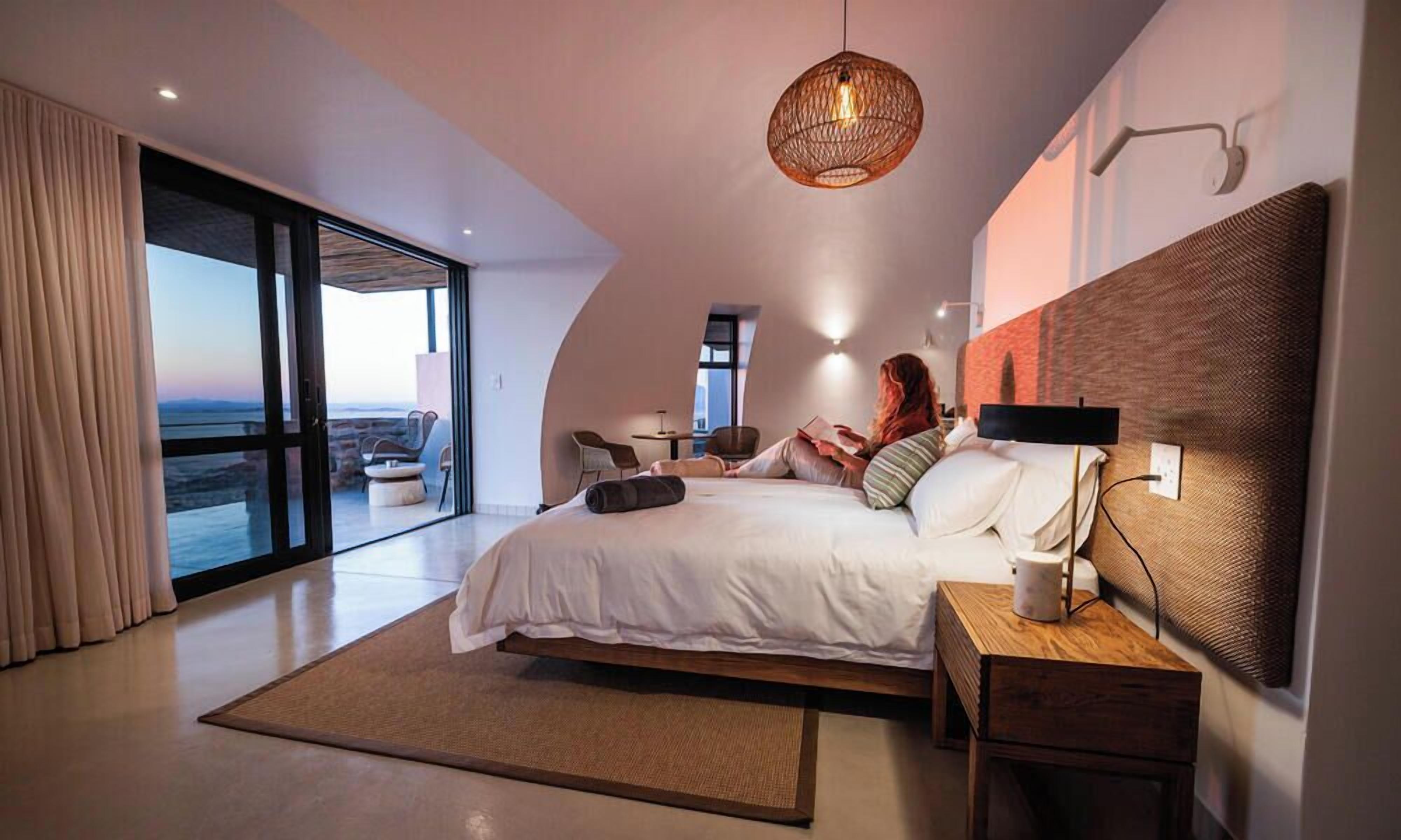 Premium bedding, minibar, in-room safe, bed sheets
