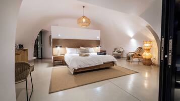 Premium bedding, minibar, in-room safe, bed sheets