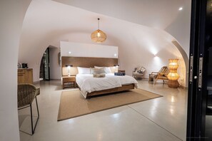 Premium bedding, minibar, in-room safe, bed sheets - Rostock Ritz Desert Lodge (Solitaire)