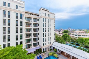 Grand Royal Family Suites 5 Bedrooms | Balcony view - Lasalle Suites Hotel & Residence (Bangkok)